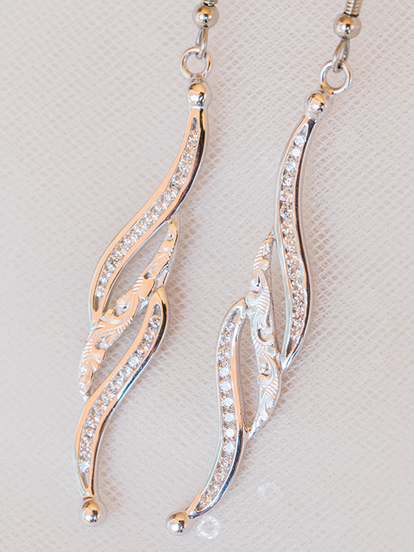Classic and Shimmering Bridal Earrings 