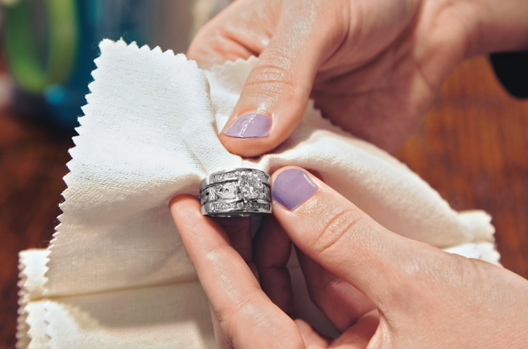How to Keep Your Silver Jewelry Clean