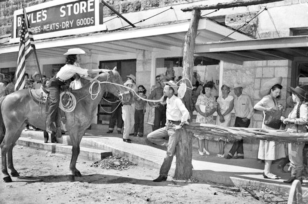 Boyles Store Lassoing Cowgirl