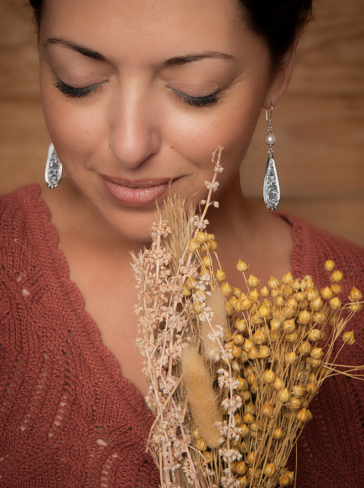 RRER060 Pearl & Engraved Scrol Earrings